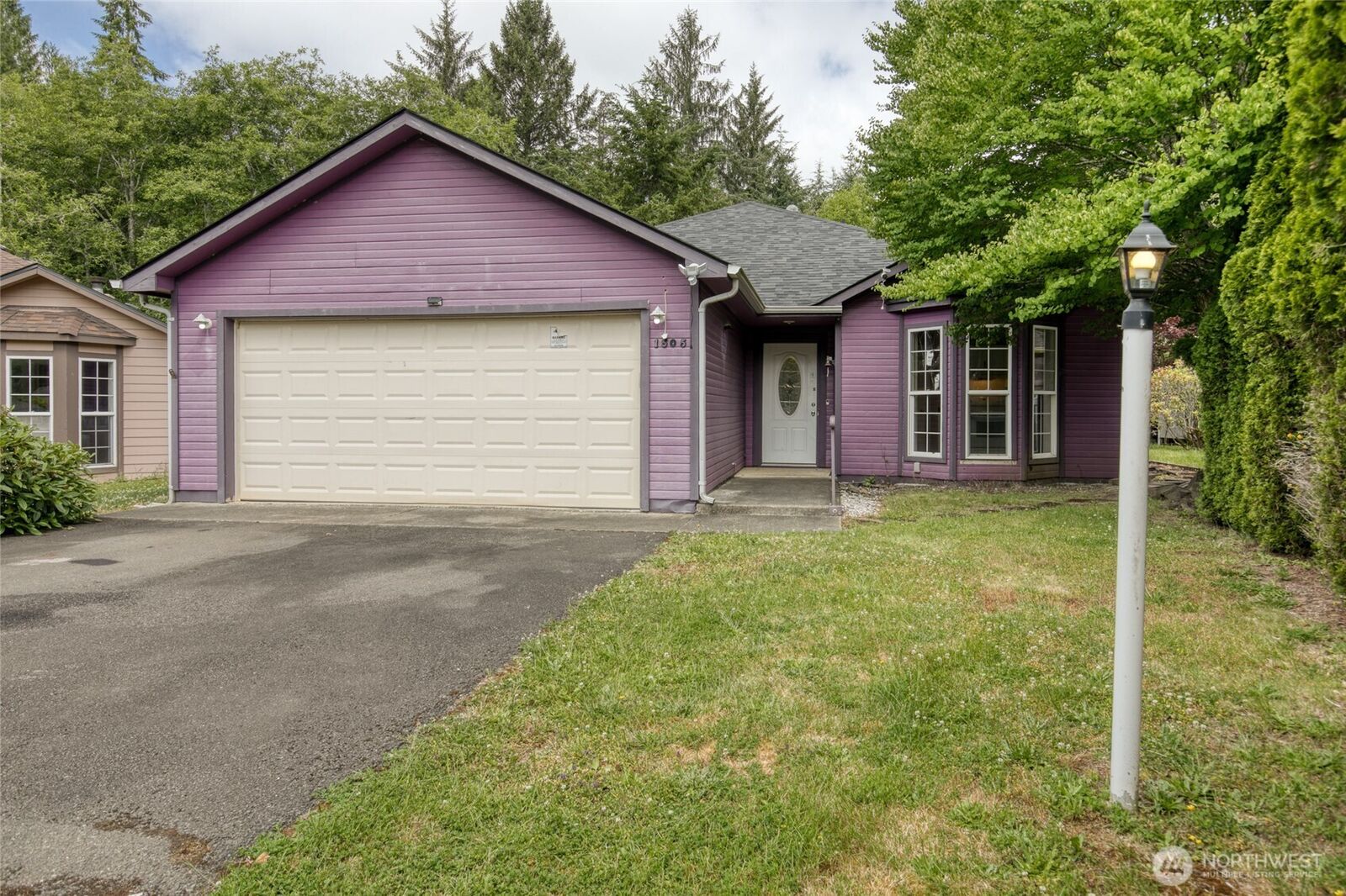 Property Photo:  1505  Glen Court  WA 98520 