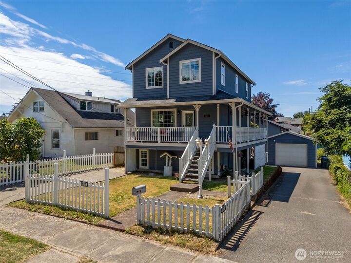 Property Photo:  1011  Pennsylvania Avenue  WA 98337 