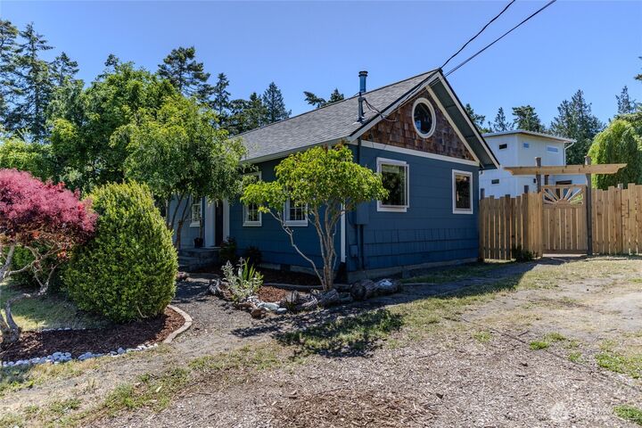 Property Photo:  305  49th Street  WA 98368 