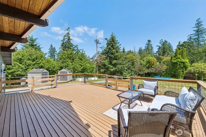 Property Photo: 1636 Hemlock Drive WA 98282