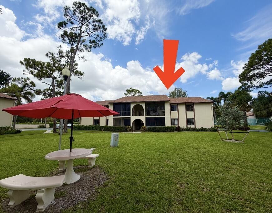 Property Photo:  301 Knotty Pine Circle B-2  FL 33463 