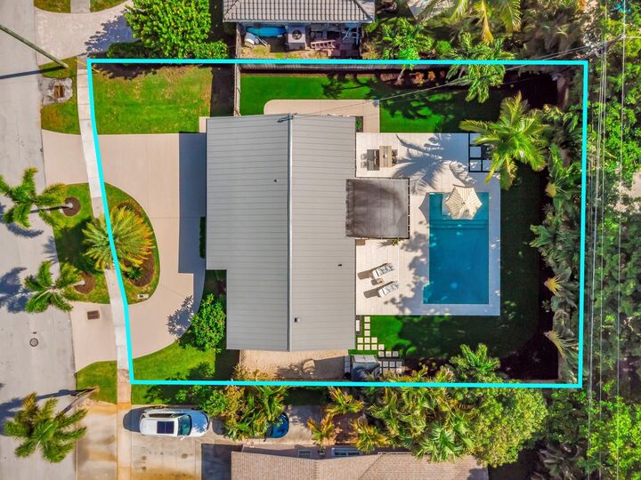 Property Photo:  300 SE 8th Avenue  FL 33441 