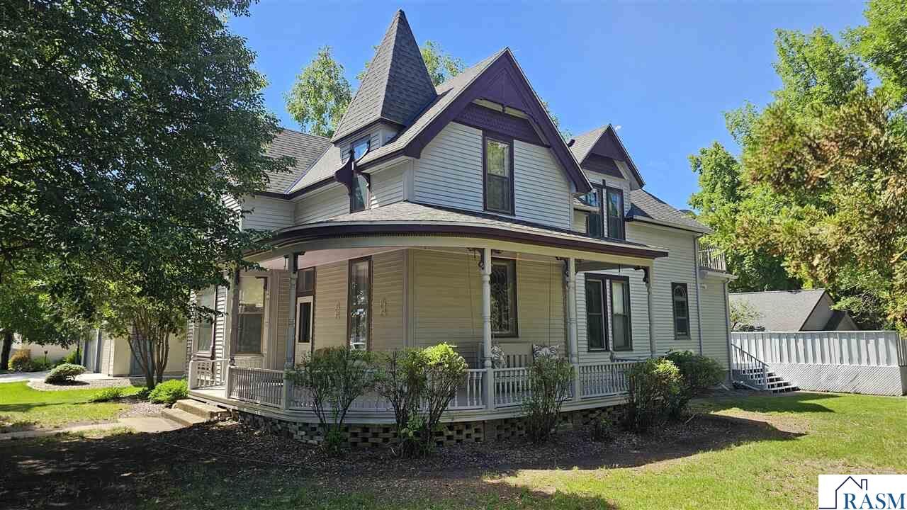 Property Photo: 1602 S Washington Street MN 56073