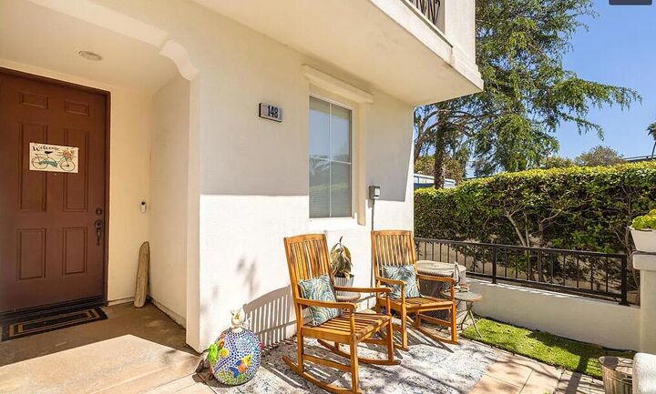 Property Photo:  148 Beach Side Court  CA 93001 