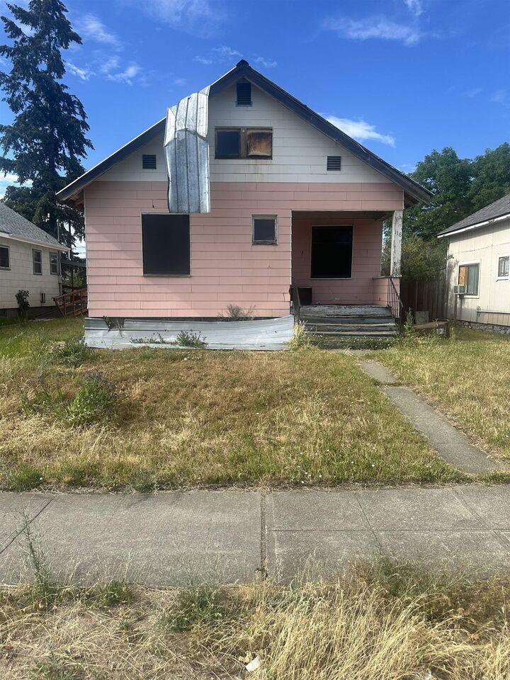 Property Photo:  116 W Mansfield Ave  WA 99205 