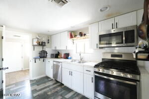 Property Photo:  1023 E Lee Street  AZ 85719 