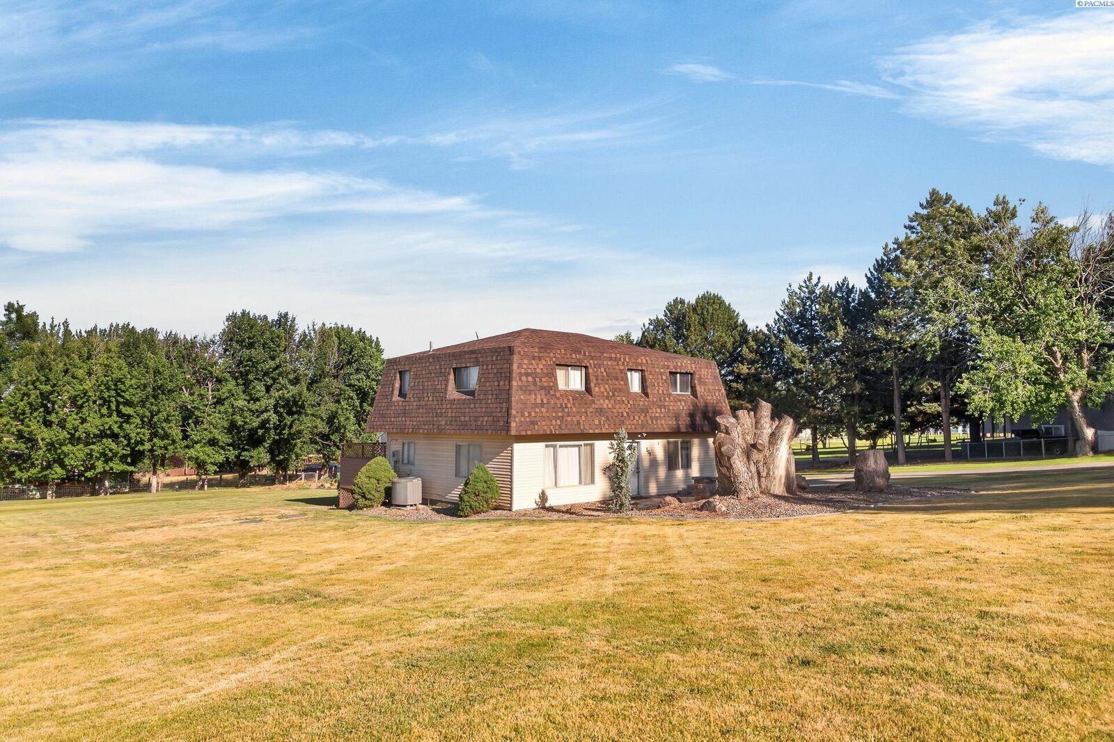 Property Photo:  509 W Wagon Wheel Pr NW  WA 99320 