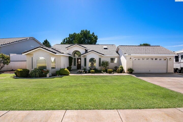 Property Photo: 5703 Mulberry Dr WA 99353