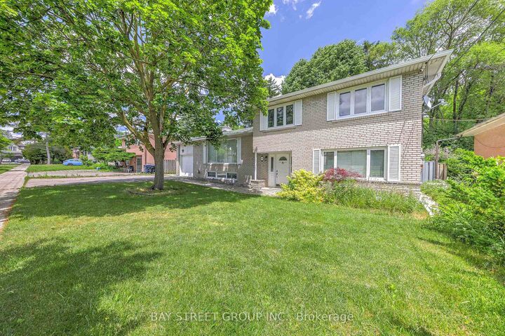 Property Photo: 99 Grantbrook Street ON M2R 2G2