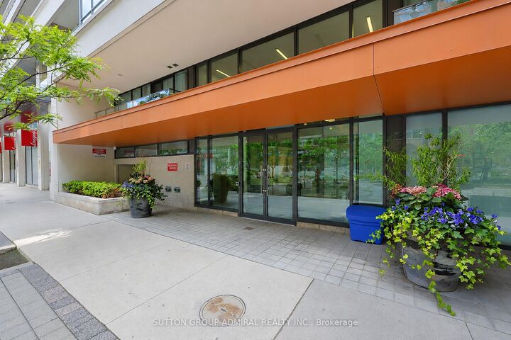 Property Photo:  111 Elizabeth Street 905  ON M5G 1P7 