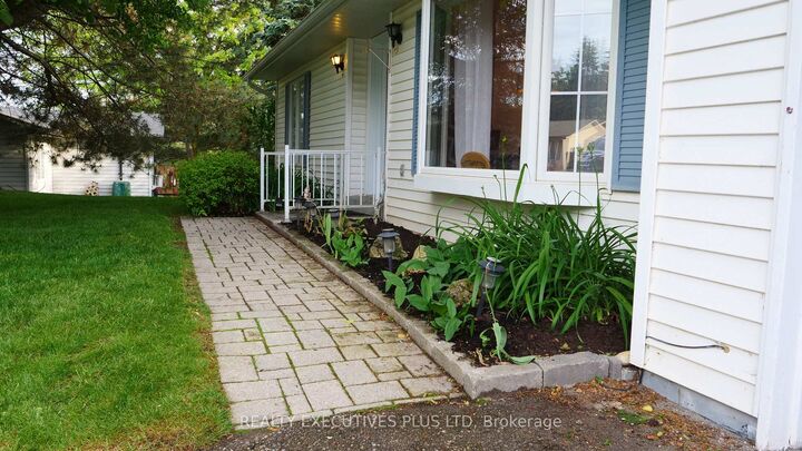 Property Photo: 14 Butternut Court ON L0G 1W0