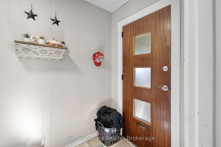 Property Photo: 705 17th Street E ON N4K 2A4
