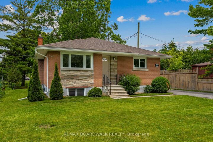 Property Photo: 1311 Adirondack Drive ON K2C 2V7