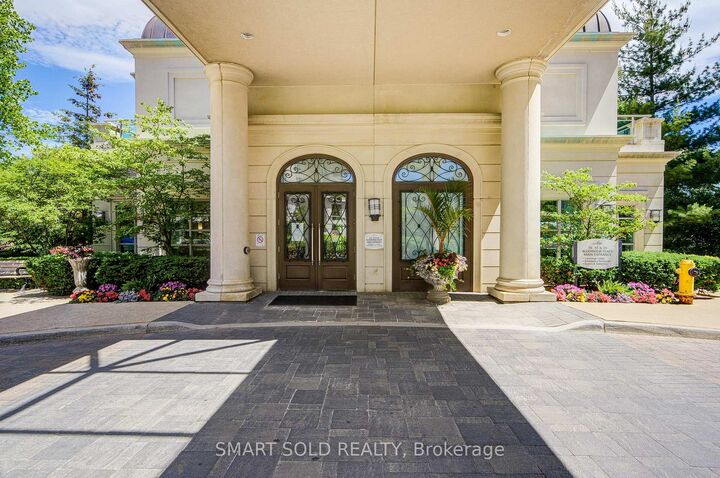 Property Photo: 10 Bloorview Place 1514 ON M2J 0B1