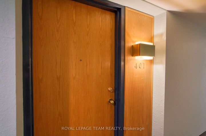 Property Photo: 960 Teron Road 401 ON K2K 2B6