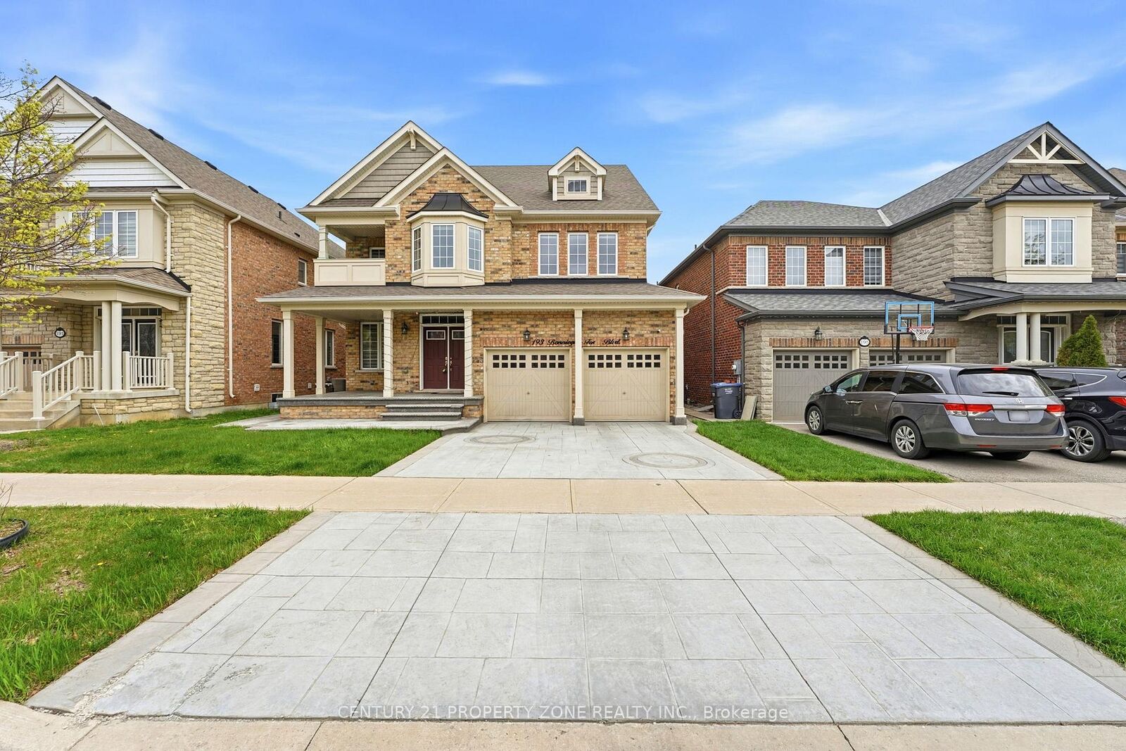 Property Photo: 193 Bonnieglen Farm Boulevard ON L7C 4C1
