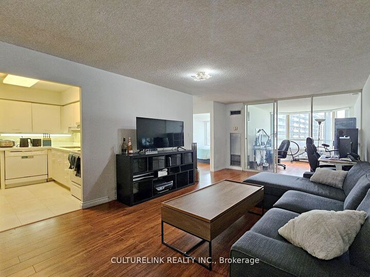 Property Photo: 30 Greenfield Avenue 2215 ON M2N 6N3