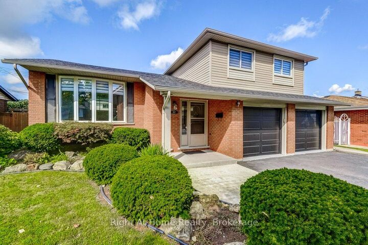 207 Montmorency Drive — photo 1