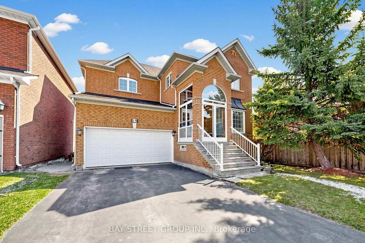 Property Photo: 19 Fountain Court ON L4S 2K4