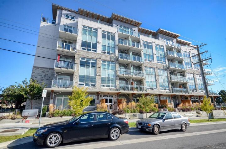 916 Lyall St #203 — photo 1