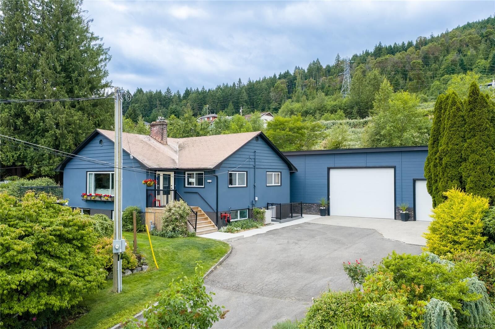 Property Photo: 446 Davis Rd BC V9G 1V5