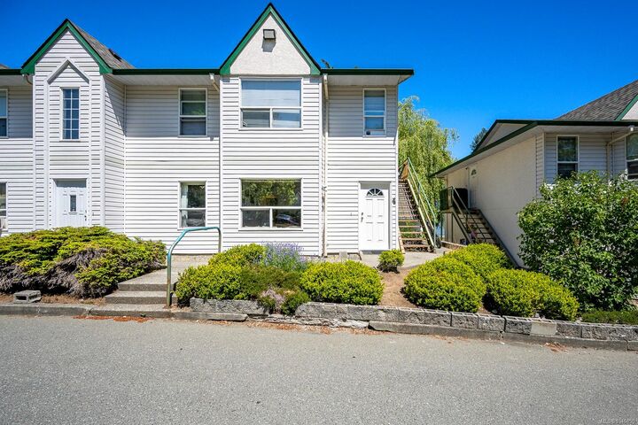 1535 Dingwall Rd #4 — photo 1