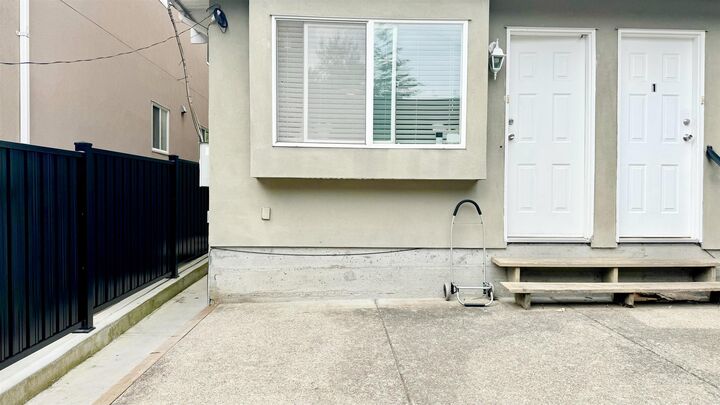 Property Photo:  