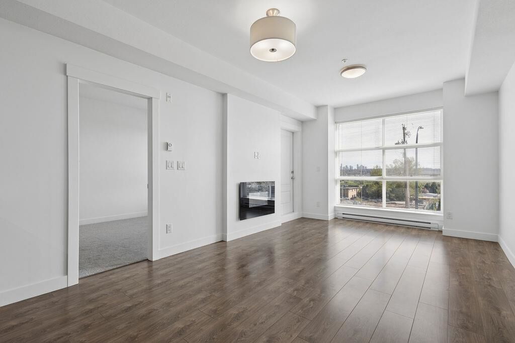 Property Photo:  827 Roderick Avenue 205  BC V3K 0E3 