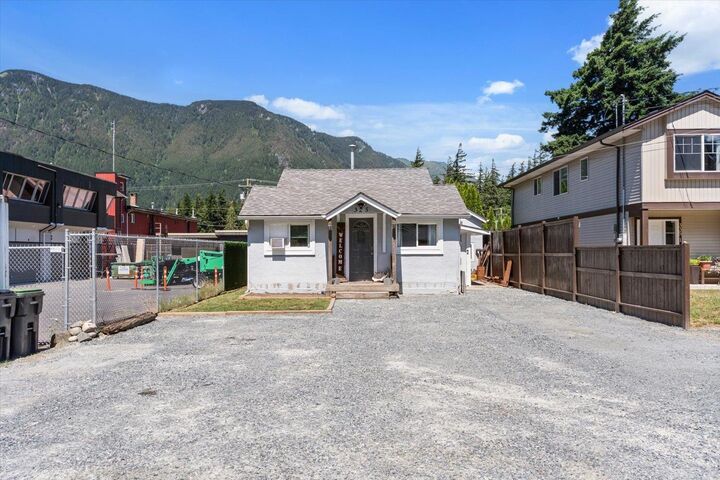 Photo de la propriété:  325 Hudson Bay Street  BC V0X 1L0 