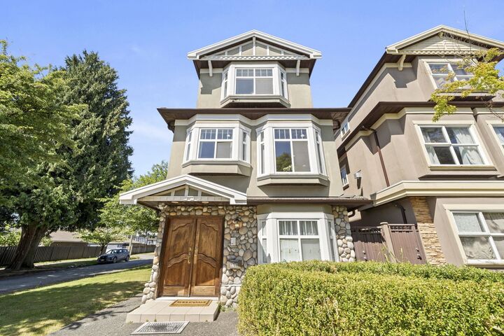 7789 Hudson Street — photo 1