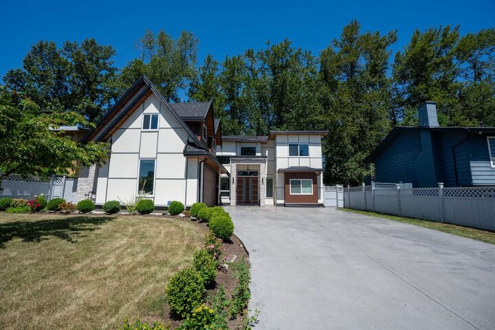 12973 Glengarry Crescent — photo 1