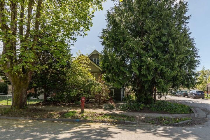 Property Photo: 2002 E 13th Avenue BC V5N 2C4
