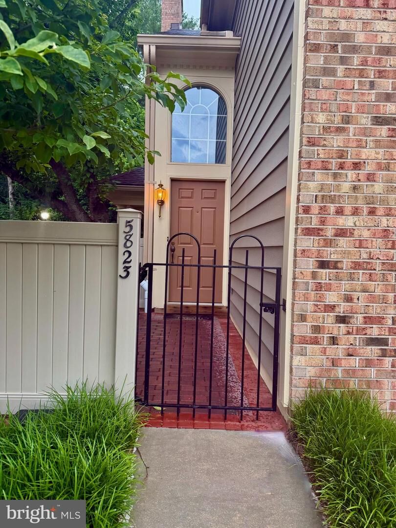 Property Photo: 5823 Linden Square Court 52 MD 20852