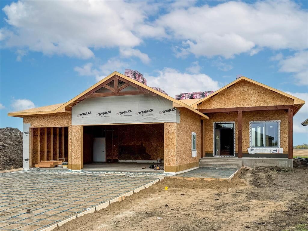 Property Photo: 200 Wyndham Estate Drive MB R5G 2Y9