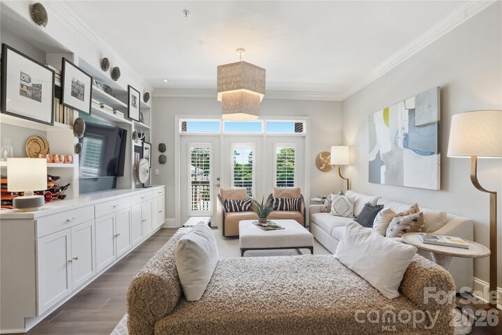 Property Photo:  2990 Selwyn Avenue  NC 28209 
