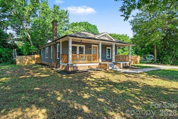 Property Photo:  1601 Lawing Road  NC 28216 