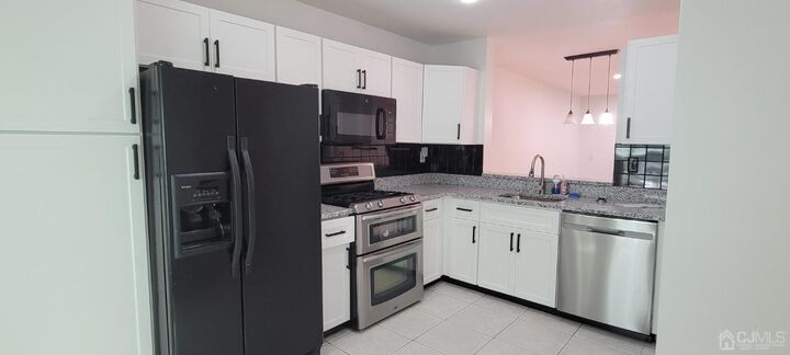 Property Photo:  1408 Locust Court  NJ 08852 