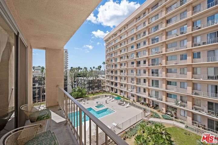 Property Photo:  100 S Doheny Dr  CA 90048 
