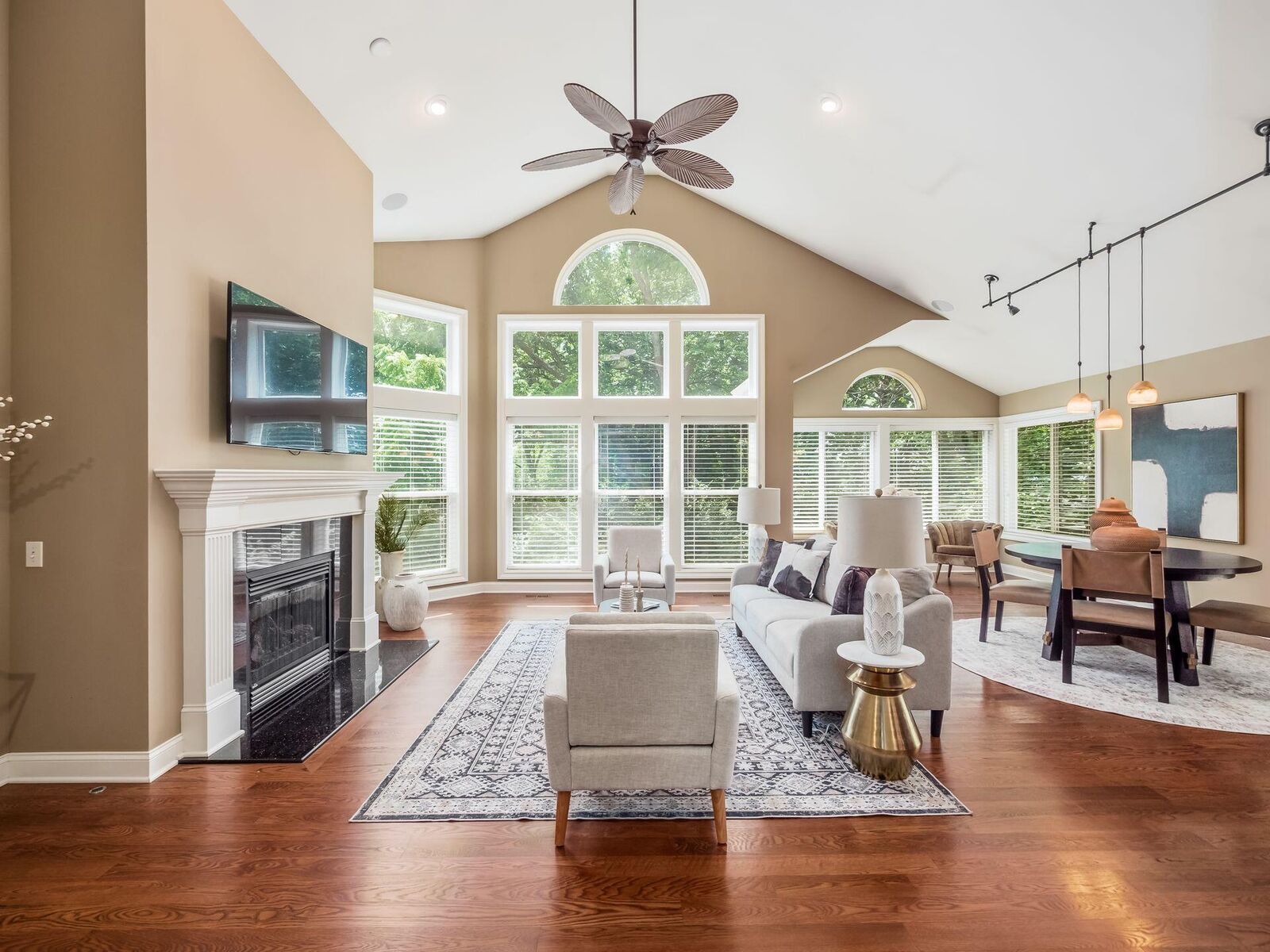 Property Photo: 1065 Bluff Vista Drive OH 43235