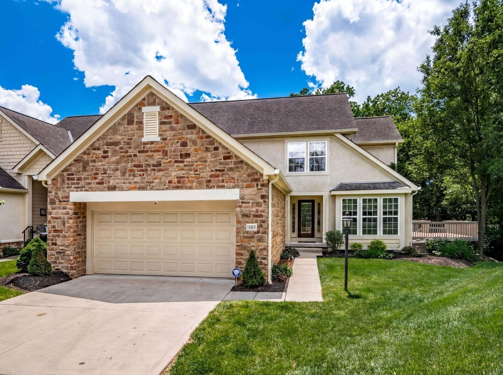 Property Photo:  1065 Bluff Vista Drive  OH 43235 