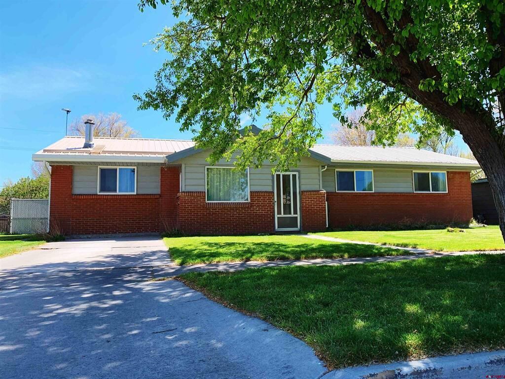 Property Photo: 204 Thirteenth Street CO 81101