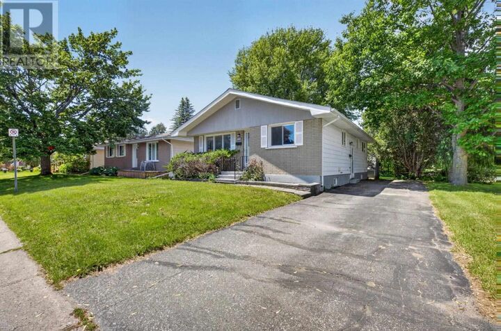 Property Photo:  210 Chambers Ave  ON P6A 4V7 