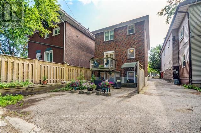 Property Photo: 407 Woodbine Avenue 2nd Floor ON M4L 3P7