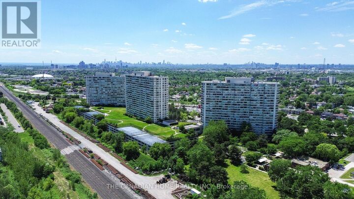 Property Photo: 1 Greystone Walk Drive 587 ON M1K 5J3