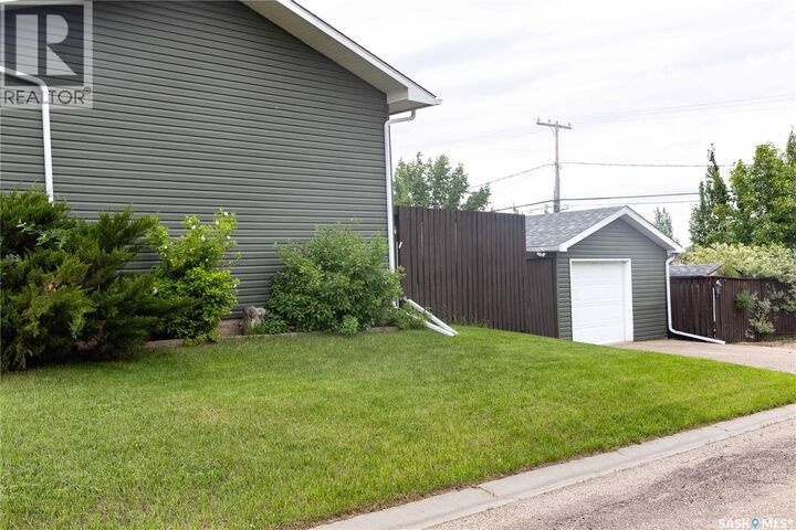 Property Photo:  600 5th Avenue W  SK S0H 0B0 