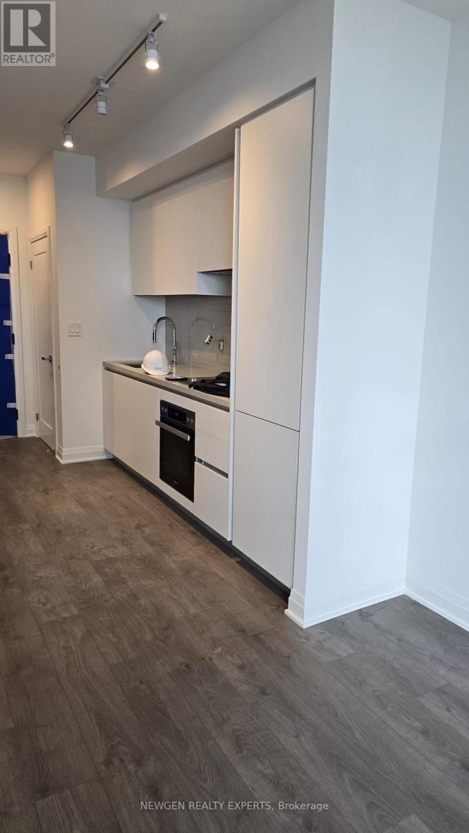 Property Photo:  4023 The Exchange 2406  ON L5B 0N4 