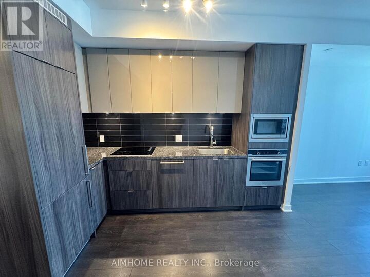 Property Photo:  115 Blue Jays Way 2210  ON M5V 3T3 