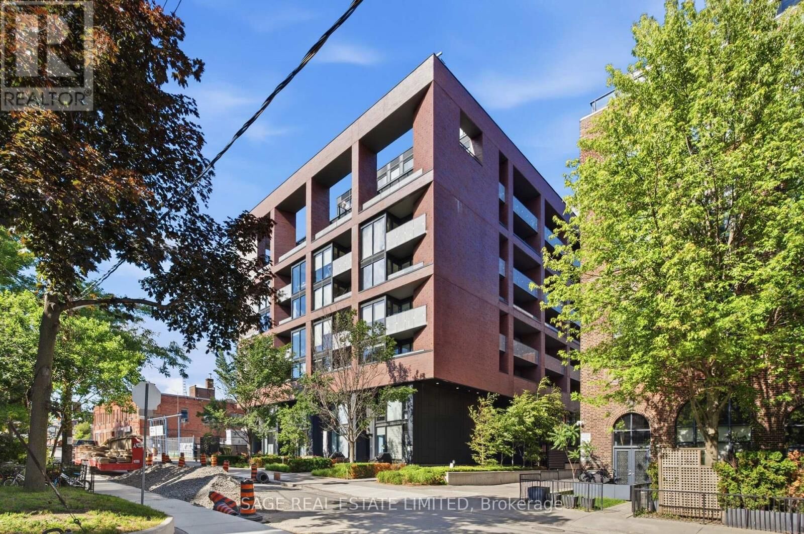 Property Photo: 383 Sorauren Avenue 706 ON M6R 2G5