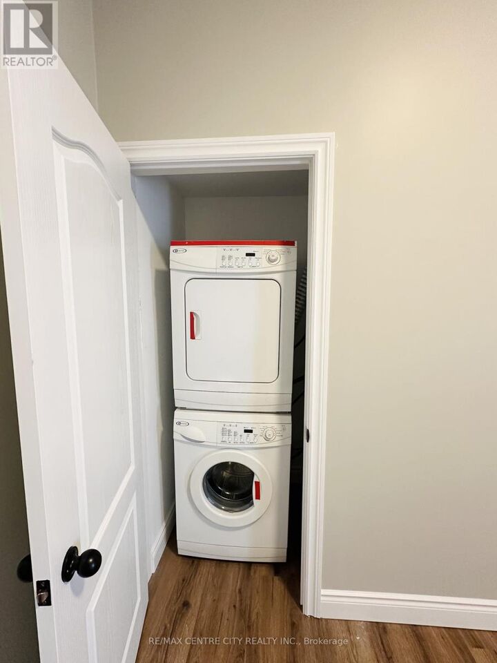 Property Photo: 81 Curtis Street Unit 1 ON N5P 1H9
