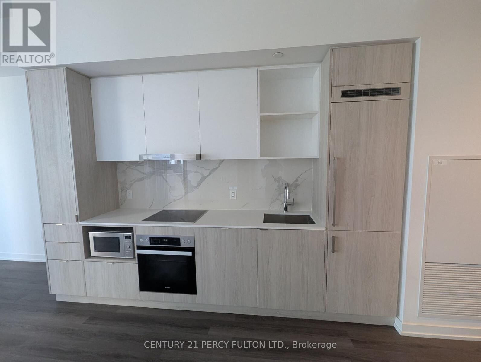 Property Photo: 138 Downes Street 5912 ON M5E 0E4